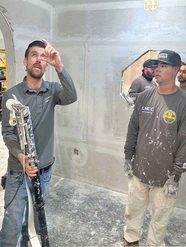 drywall-instructor-and-student-vertical-photo